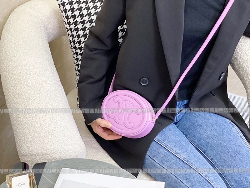 셀린느오벌펄스퀴르크로스비치백 20260303-142324-004루.jpg