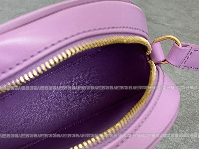 셀린느오벌펄스퀴르크로스비치백 20260303-142324-010루.jpg