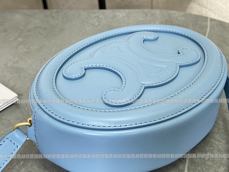 셀린느오벌펄스퀴르크로스비치백 20260303-142510-008루.jpg