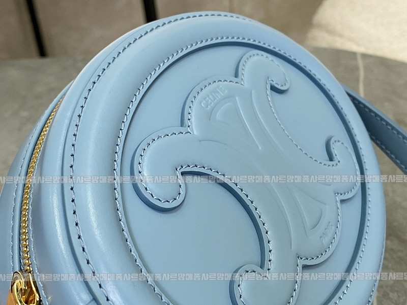 셀린느오벌펄스퀴르크로스비치백 20260303-142510-009루.jpg