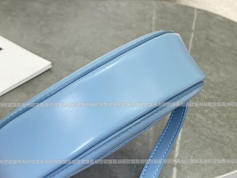 셀린느오벌펄스퀴르크로스비치백 20260303-142510-010루.jpg