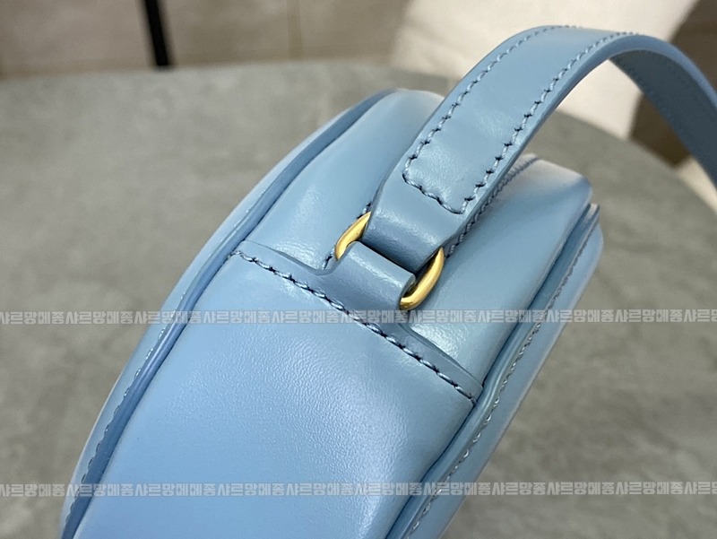 셀린느오벌펄스퀴르크로스비치백 20260303-142510-011루.jpg