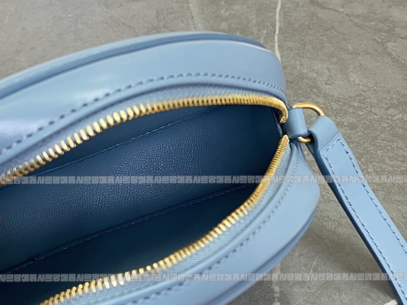 셀린느오벌펄스퀴르크로스비치백 20260303-142511-013루.jpg