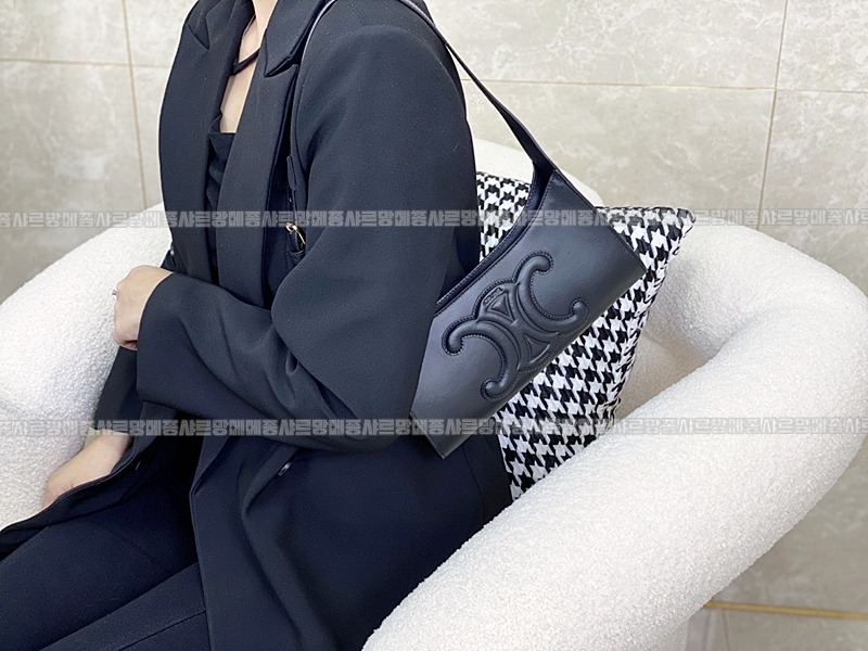 셀린느트리오페퀴르숄더백 20260304-174521-018루.jpg