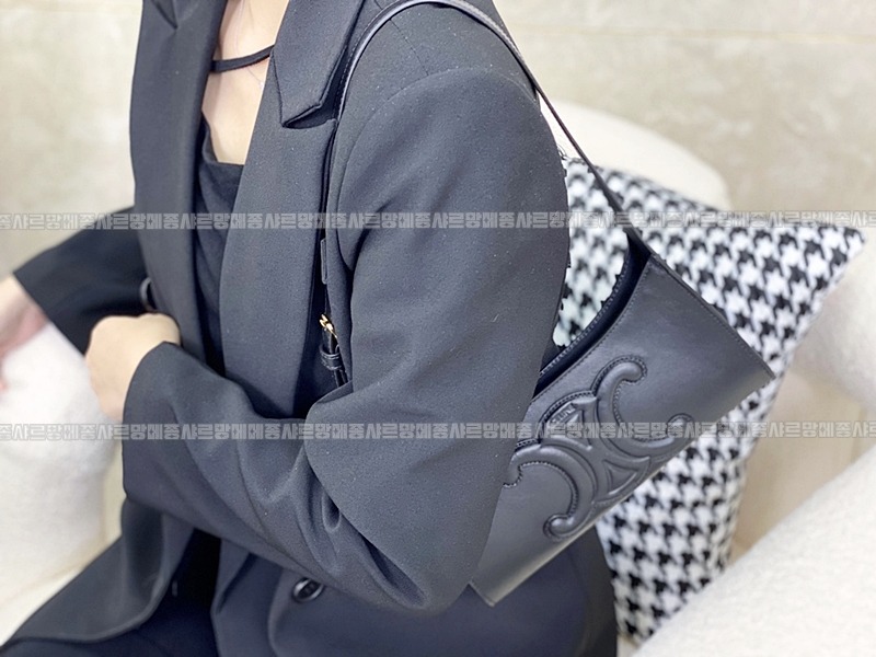 셀린느트리오페퀴르숄더백 20260304-174521-017루.jpg