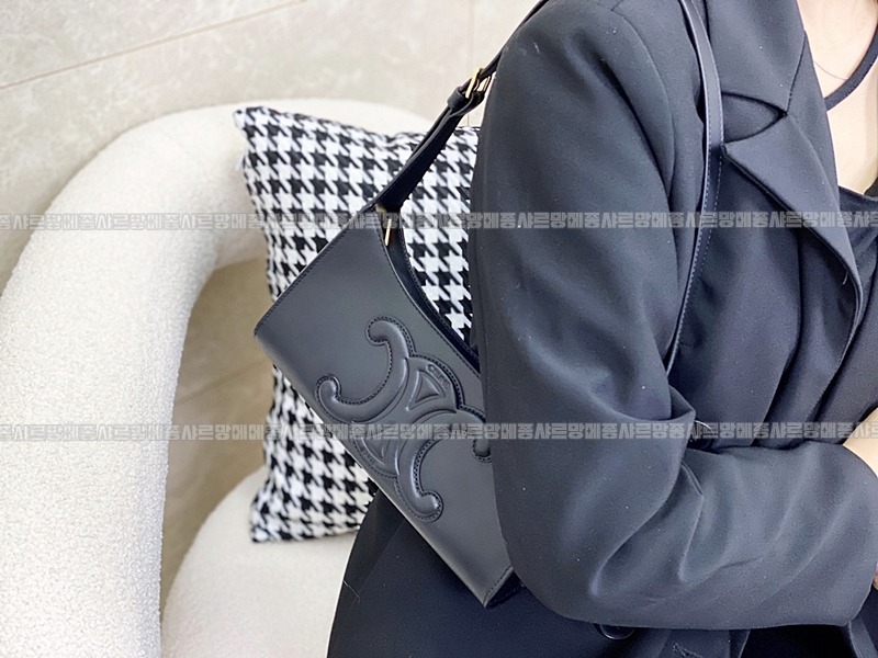 셀린느트리오페퀴르숄더백 20260304-174521-020루.jpg