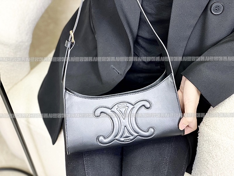 셀린느트리오페퀴르숄더백 20260304-174521-021루.jpg