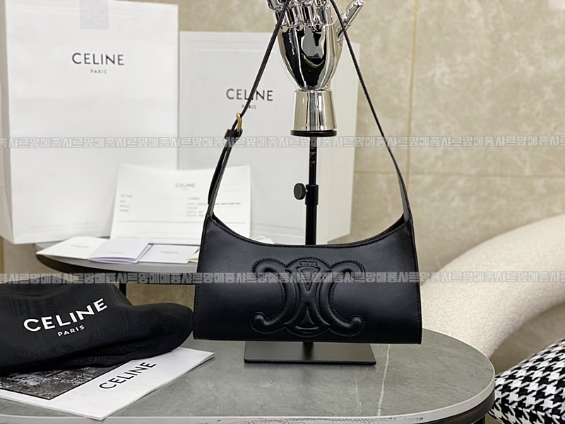 셀린느트리오페퀴르숄더백 20260304-174519-001루.jpg