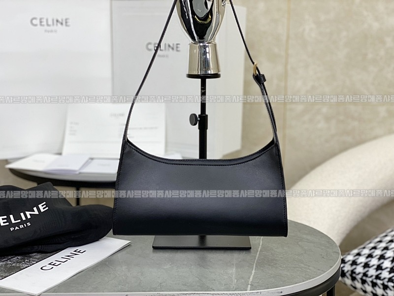 셀린느트리오페퀴르숄더백 20260304-174519-003루.jpg