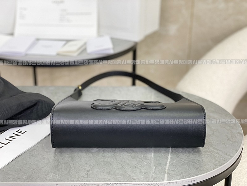 셀린느트리오페퀴르숄더백 20260304-174519-004루.jpg