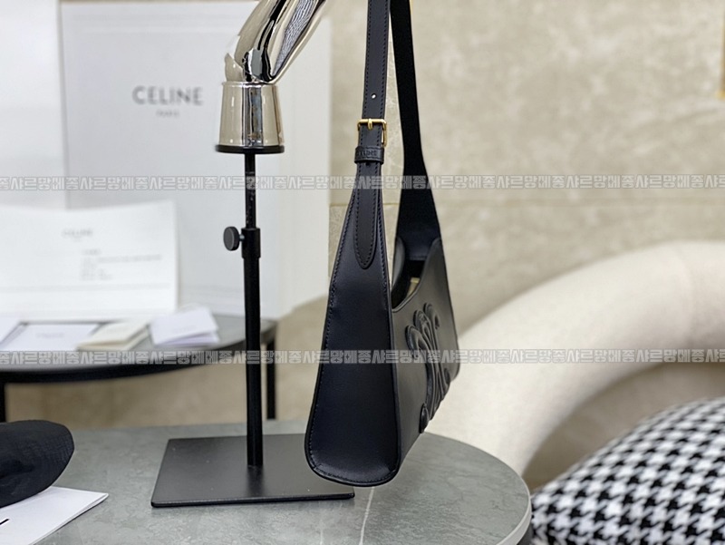 셀린느트리오페퀴르숄더백 20260304-174519-002루.jpg