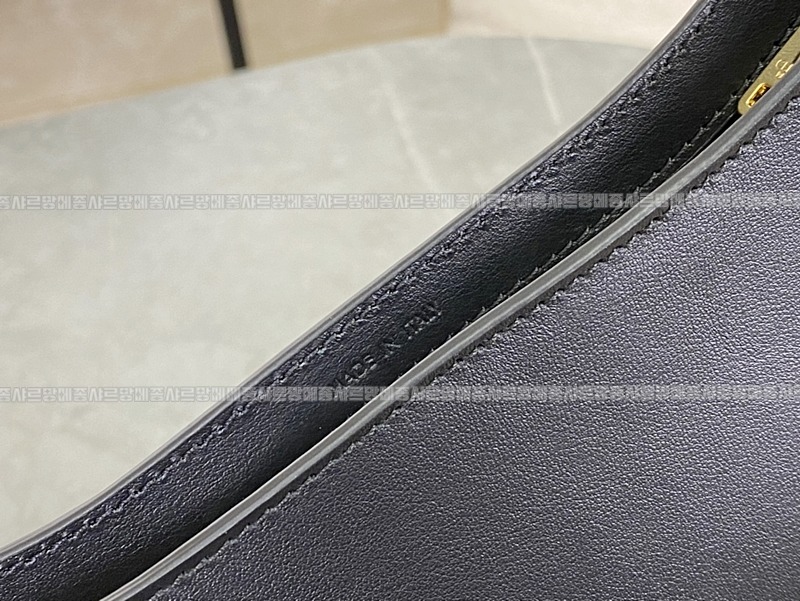 셀린느트리오페퀴르숄더백 20260304-174520-008루.jpg