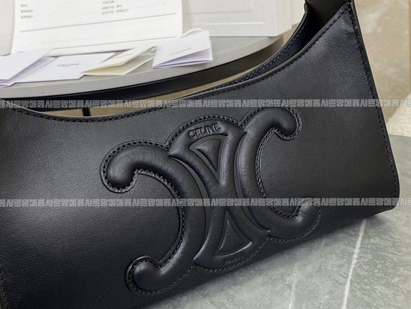 셀린느트리오페퀴르숄더백 20260304-174520-010루.jpg