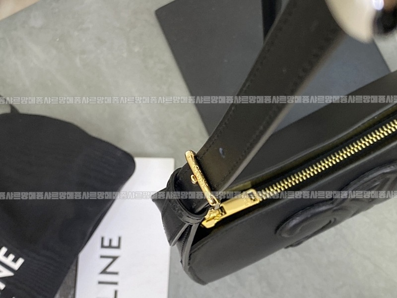 셀린느트리오페퀴르숄더백 20260304-174520-013루.jpg