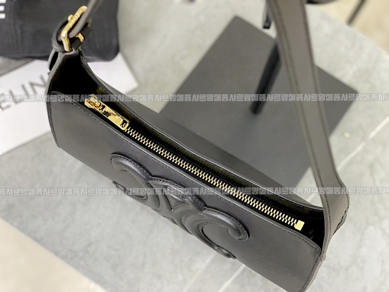 셀린느트리오페퀴르숄더백 20260304-174520-014루.jpg