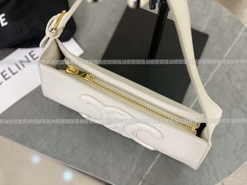 셀린느트리오페퀴르숄더백 20260304-174831-006루.jpg