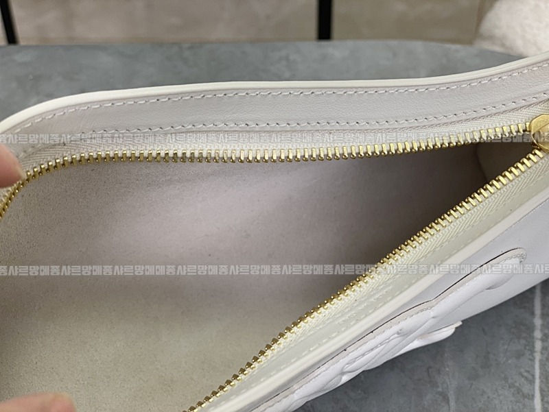 셀린느트리오페퀴르숄더백 20260304-174831-007루.jpg