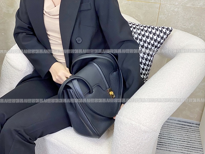 셀린느미디움소프트16  20260305-104904-014루.jpg