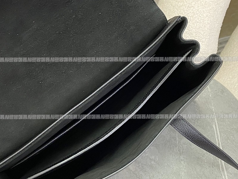 셀린느미디움소프트16  20260305-104903-007루.jpg