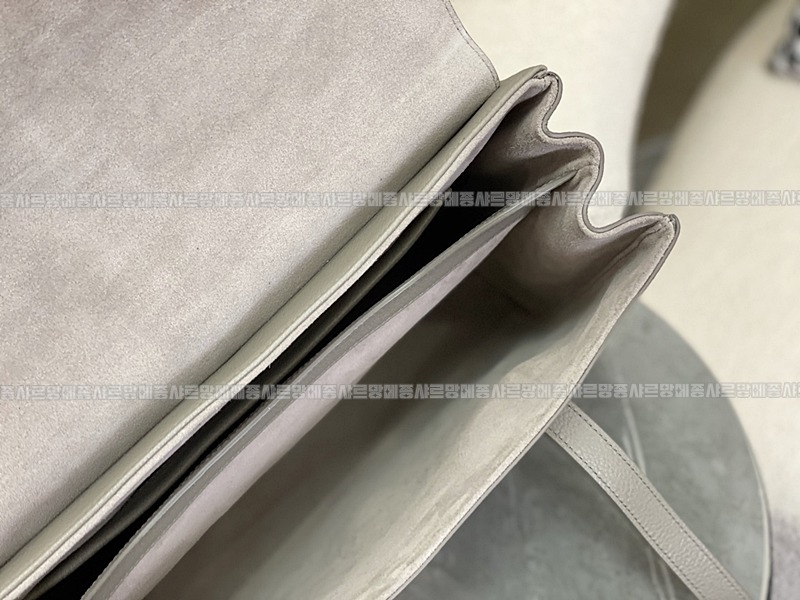 셀린느미디움소프트16  20260305-105845-007루.jpg