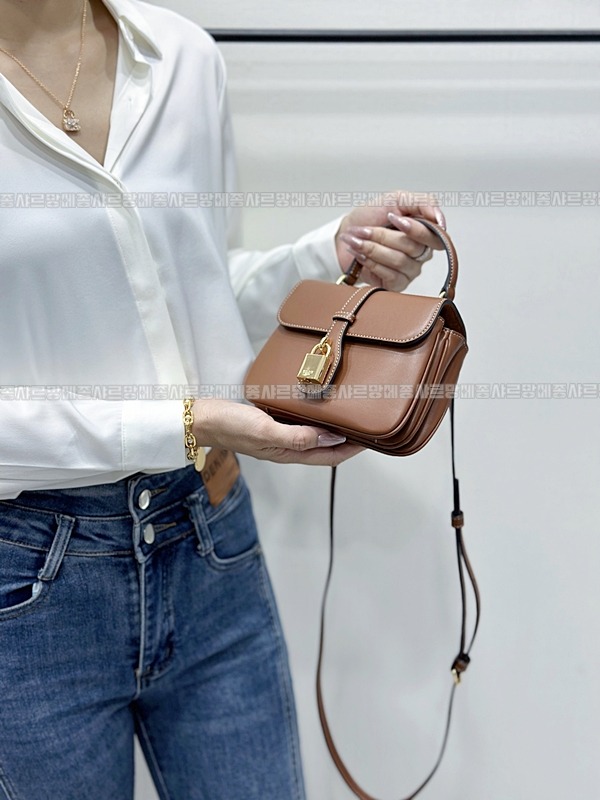 셀린느미니타부  20260305-111428-020루.jpg