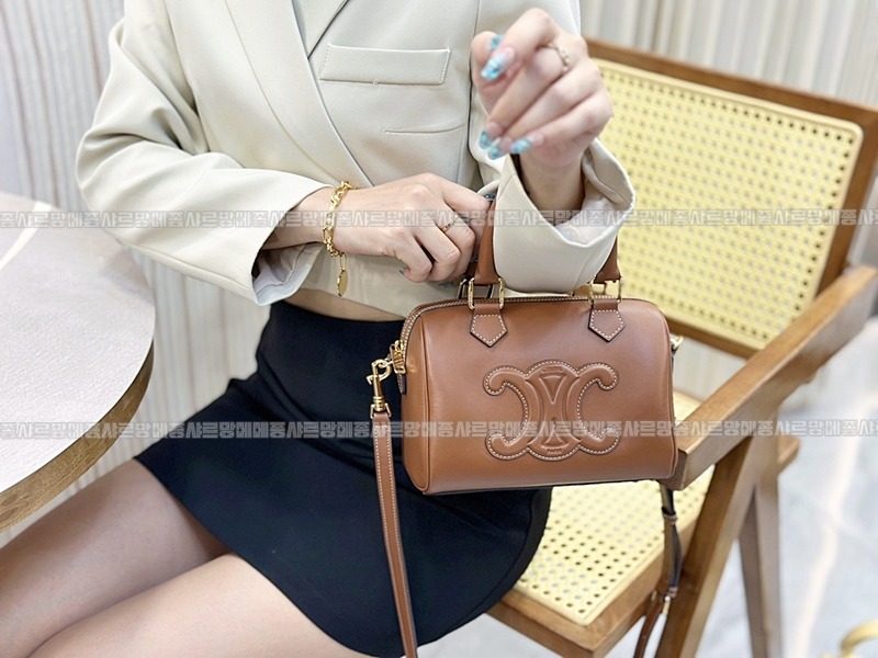 셀린느퀴르트리옹프스몰보스턴백  20260305-112158-018루.jpg