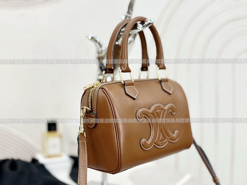 셀린느퀴르트리옹프스몰보스턴백  20260305-112156-002루.jpg