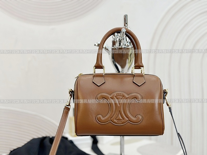 셀린느퀴르트리옹프스몰보스턴백  20260305-112156-001루.jpg