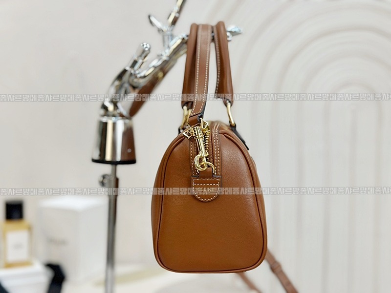 셀린느퀴르트리옹프스몰보스턴백  20260305-112156-007루.jpg