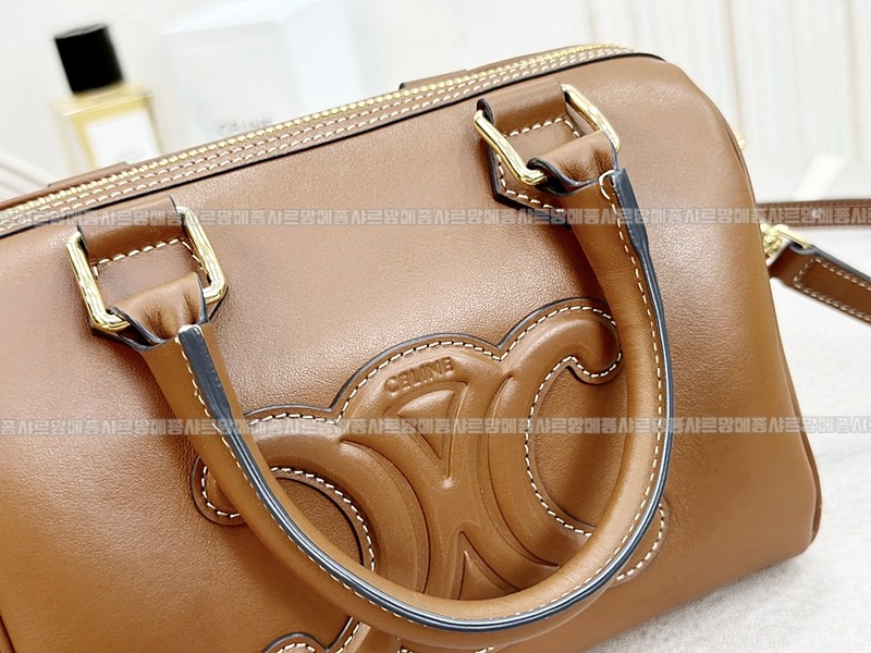 셀린느퀴르트리옹프스몰보스턴백  20260305-112156-008루.jpg