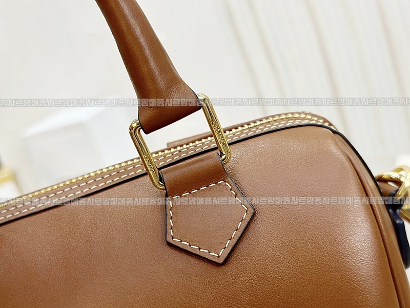 셀린느퀴르트리옹프스몰보스턴백  20260305-112157-011루.jpg