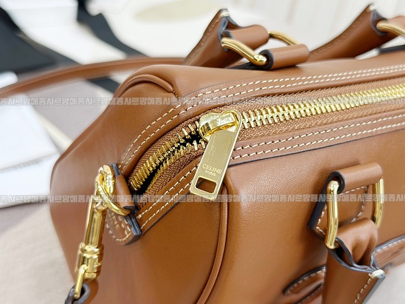 셀린느퀴르트리옹프스몰보스턴백  20260305-112157-012루.jpg