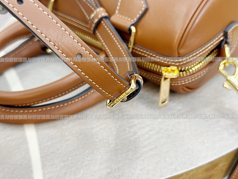 셀린느퀴르트리옹프스몰보스턴백  20260305-112157-013루.jpg