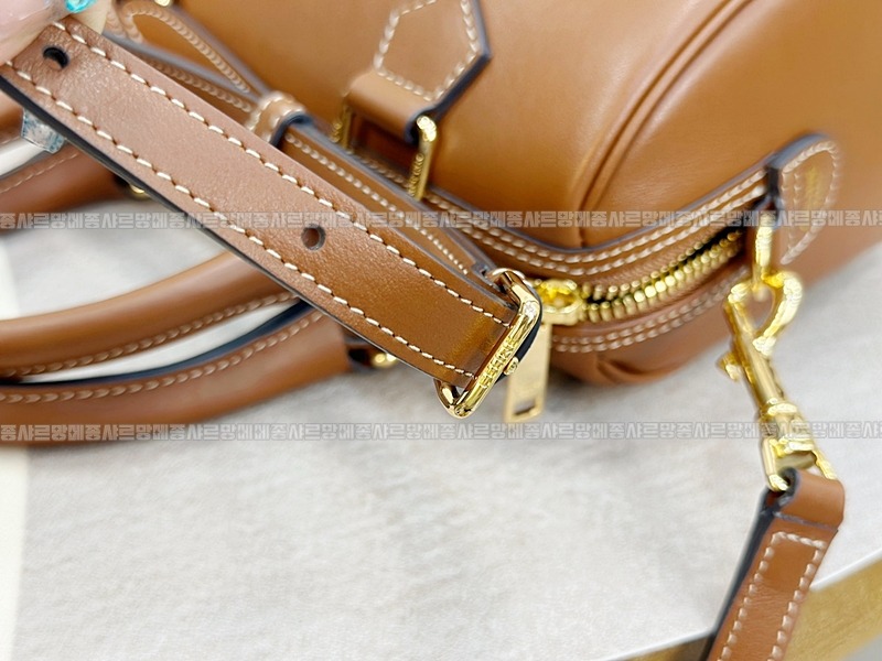 셀린느퀴르트리옹프스몰보스턴백  20260305-112157-014루.jpg