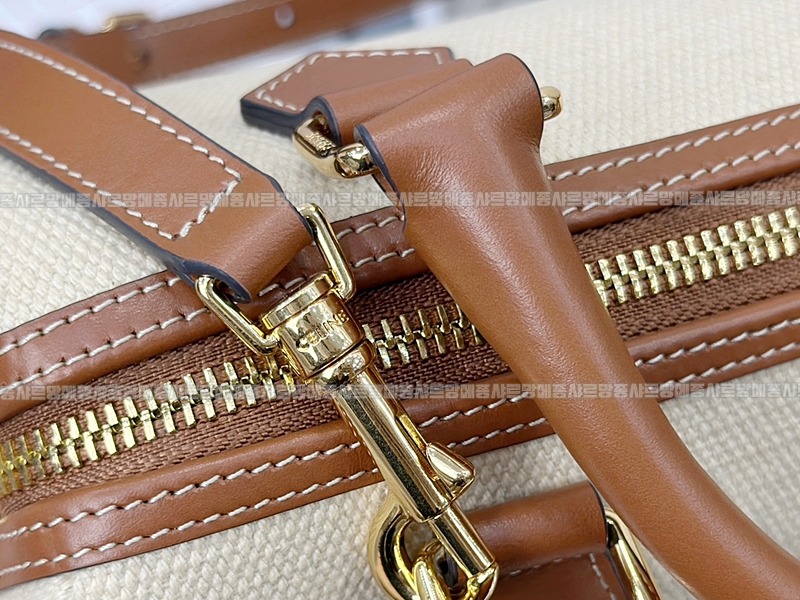 셀린느퀴르트리옹프스몰보스턴백  20260305-112506-010루.jpg