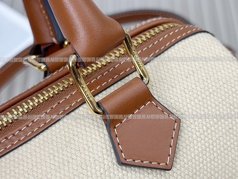 셀린느퀴르트리옹프스몰보스턴백  20260305-112506-011루.jpg