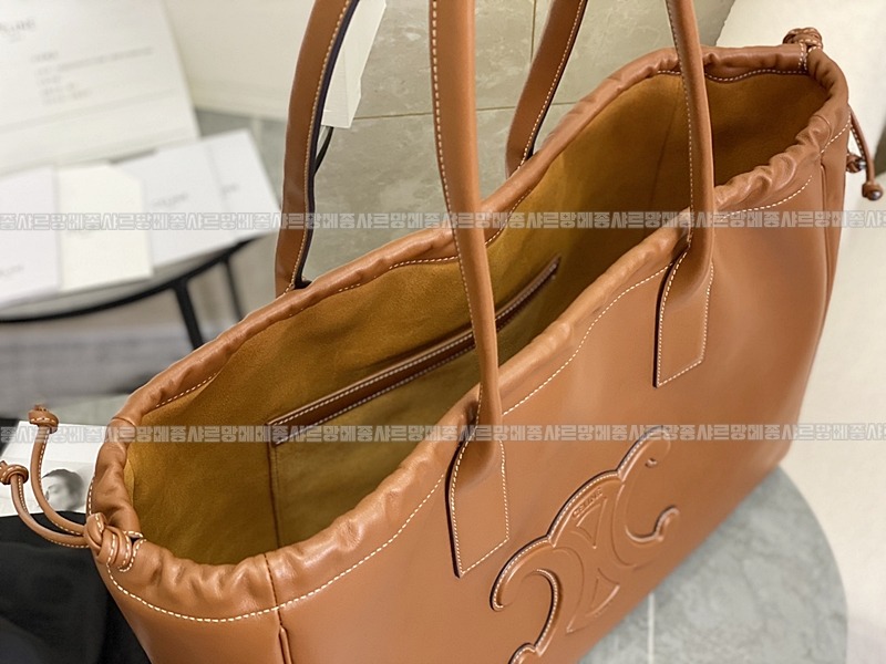 셀린느카바스트리옹프라지  20260305-114559-006루.jpg