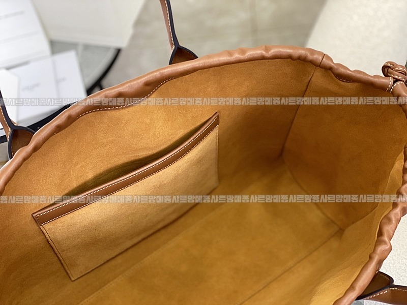 셀린느카바스트리옹프라지  20260305-114559-007루.jpg