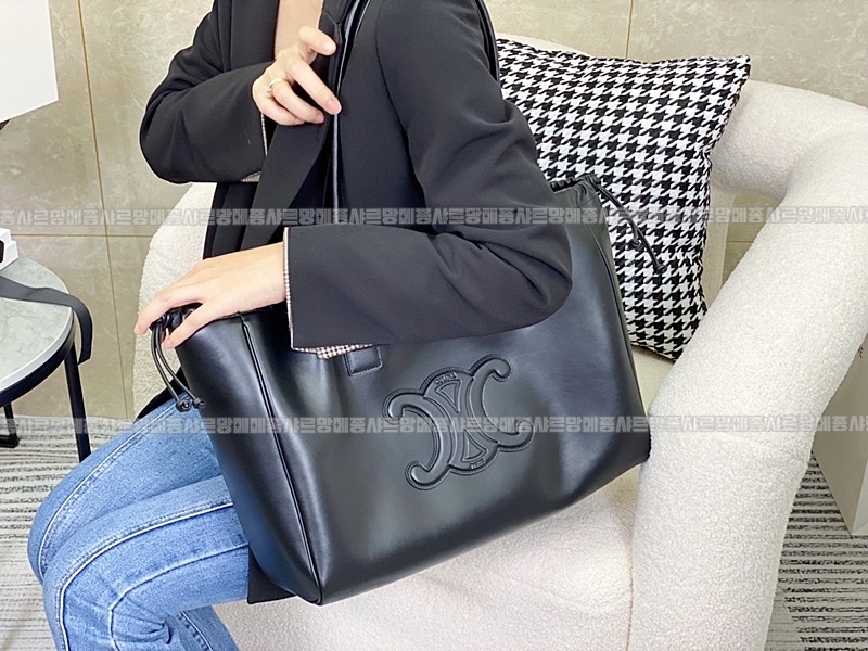 셀린느카바스트리옹프라지  20260305-114923-013루.jpg