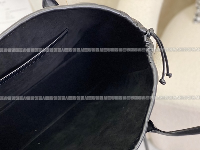 셀린느카바스트리옹프라지  20260305-114922-006루.jpg