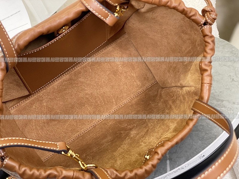 셀린느카바스트리옹프스몰  20260305-132711-006루.jpg