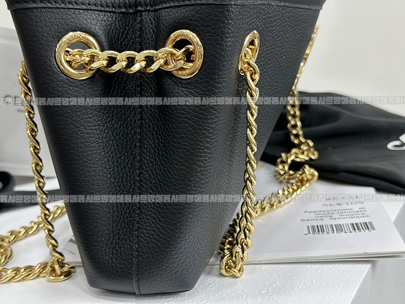 셀린느미디움뉴스페이퍼백  20260305-140919-013루.jpg