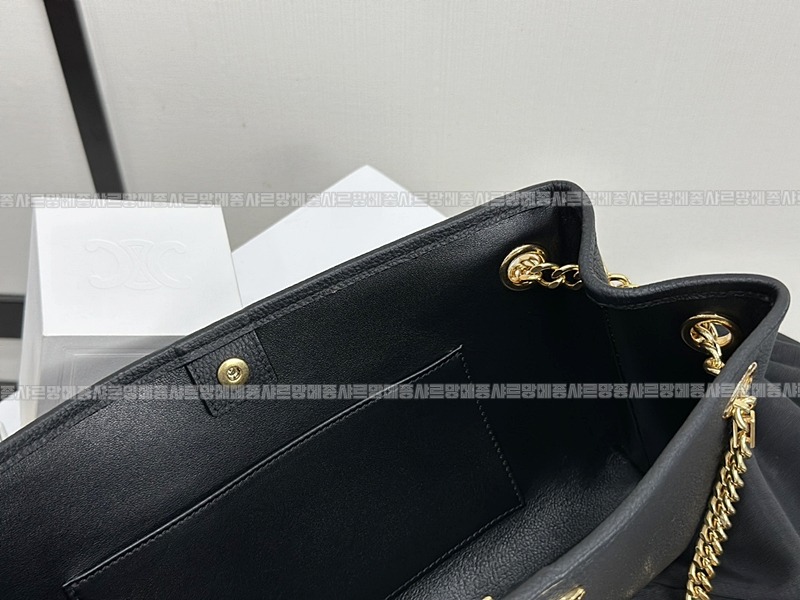 셀린느미디움뉴스페이퍼백  20260305-140919-014루.jpg