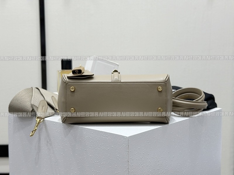 셀린느스몰16백  20260305-142223-005루.jpg