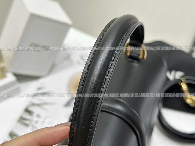 셀린느스몰16백  20260305-142752-012루.jpg