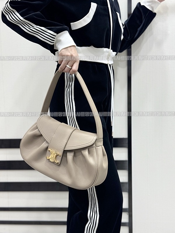 셀린느미디움폴리벡  20260305-143815-022루.jpg