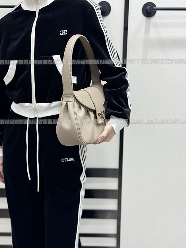 셀린느미디움폴리벡  20260305-143814-021루.jpg