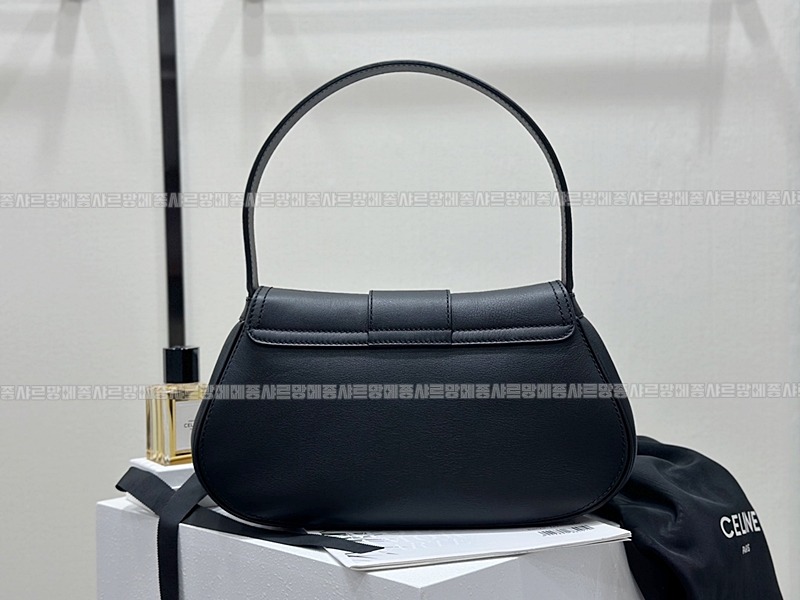 셀린느미디움폴리벡  20260305-145119-004루.jpg