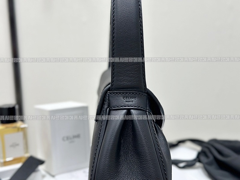 셀린느미디움폴리벡  20260305-145119-003루.jpg