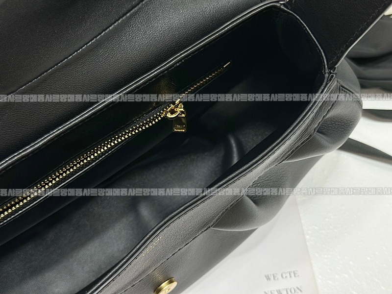 셀린느미디움폴리벡  20260305-145119-006루.jpg